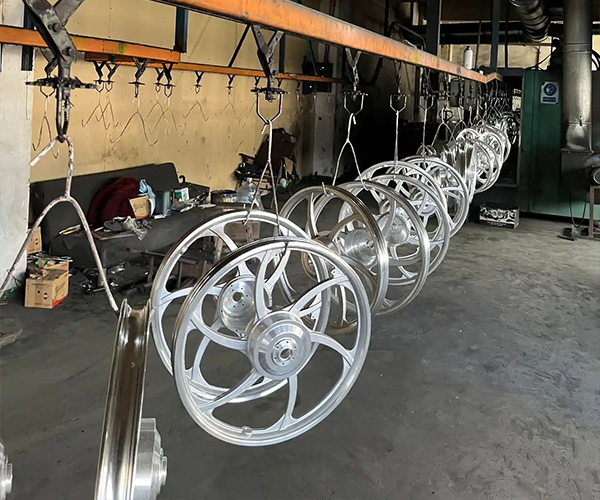 Wheel hub painting line(pic1) 7.jpg